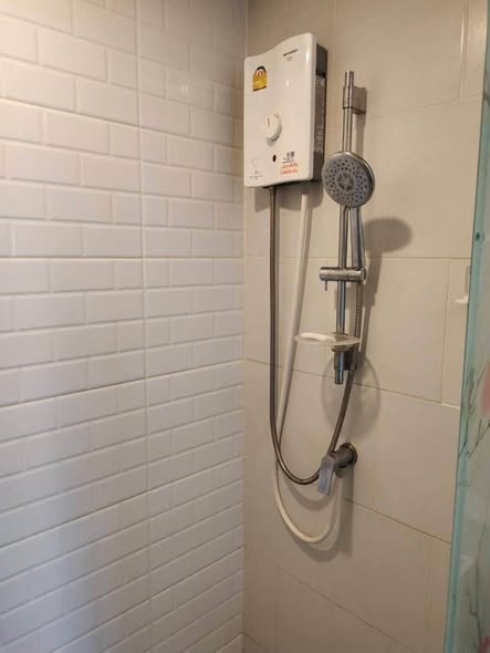 bathroom of Chewathai Hallmark Ladprao – Chokchai 4