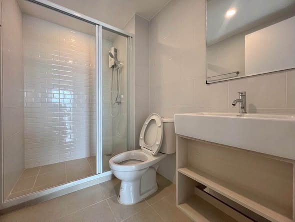 bathroom of Chewathai Hallmark Ladprao – Chokchai 4 Phase 2
