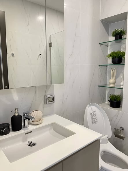bathroom of Chewathai Residence Asoke