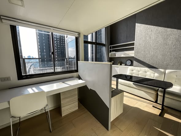 room interior of Chewathai Residence Asoke