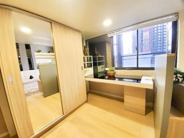 room interior and bathroom of Chewathai Residence Asoke