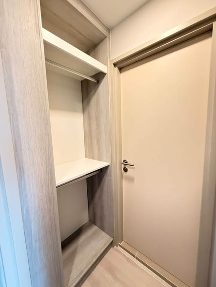 room interior and bathroom of COBE Ratchada-Rama 9