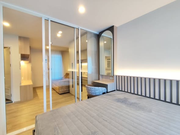 bedroom and room interior of Condo Regent Home 7/1
