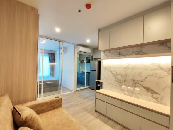 room interior of Condo Regent Home 7/1