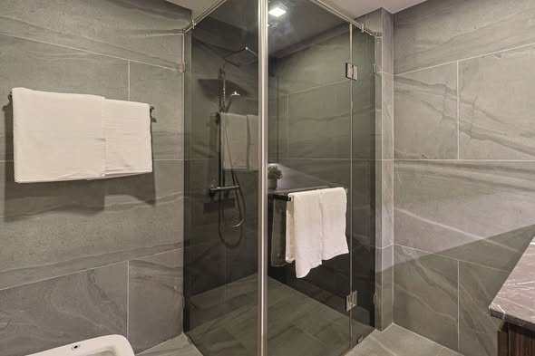 room interior and bathroom of CONNER Ratchathewi