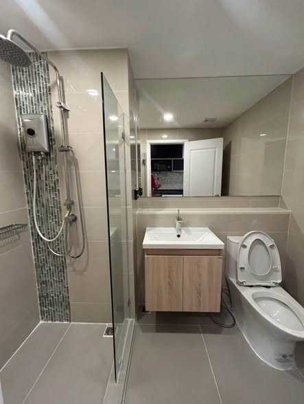 room interior and bathroom of Cybiq รัชดา 32