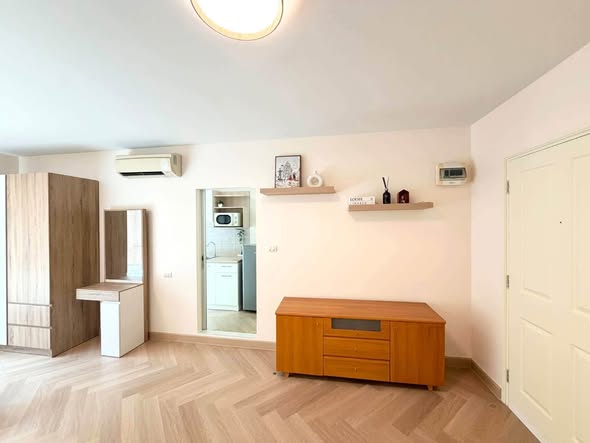 bedroom and room interior of Dcondo Ramkhamhaeng 64