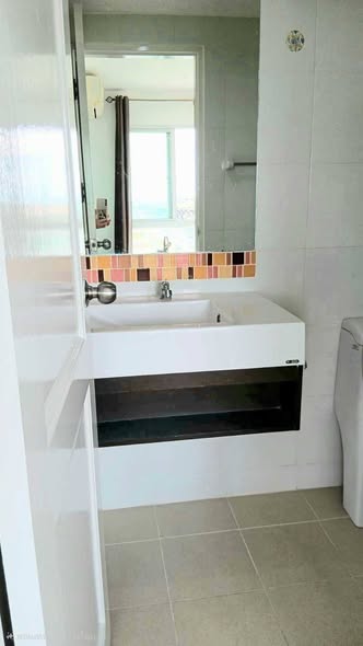 bathroom of Den Vibhavadi