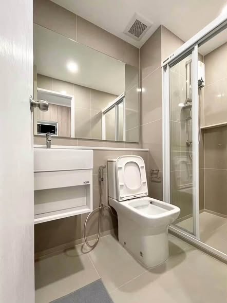 bathroom of DENIM Jatujak