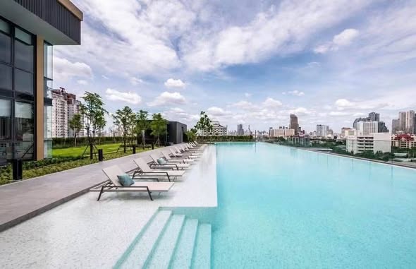 pool of DENIM Jatujak