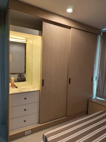 bedroom and room interior and bathroom of Double U