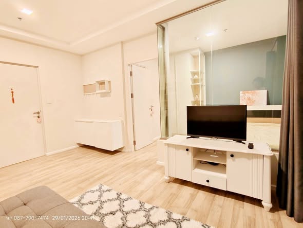 bedroom and bathroom of Ease 2 Rama 2