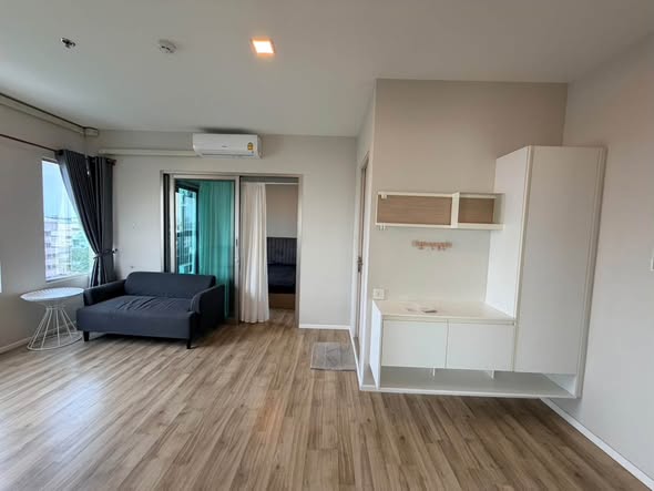 bedroom and room interior of Ease 2 Rama 2