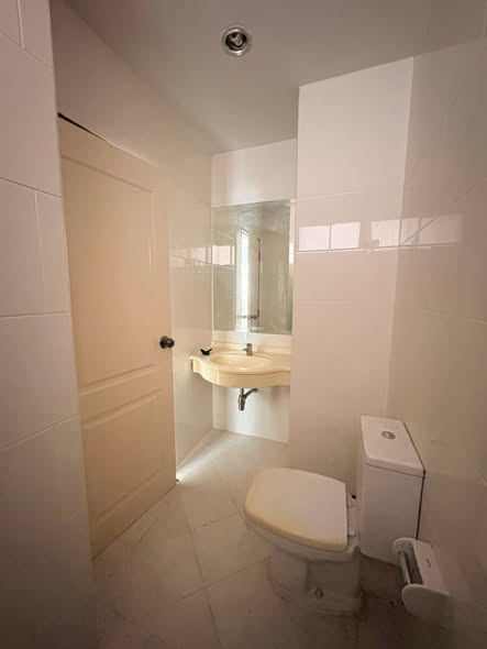 bathroom of Ease Ratchada Condominium