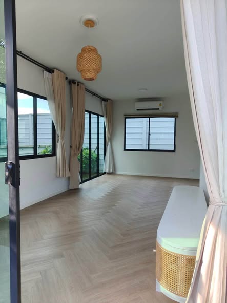 bedroom and room interior of อีโค เฮ้าส์ วงแหวน-ลำลูกกา ECO HAUS Wongwaen – Lamlukka