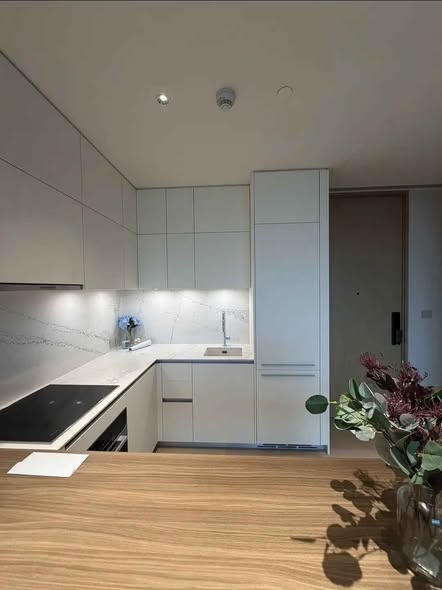 kitchen of EI8HTEEN SEVEN