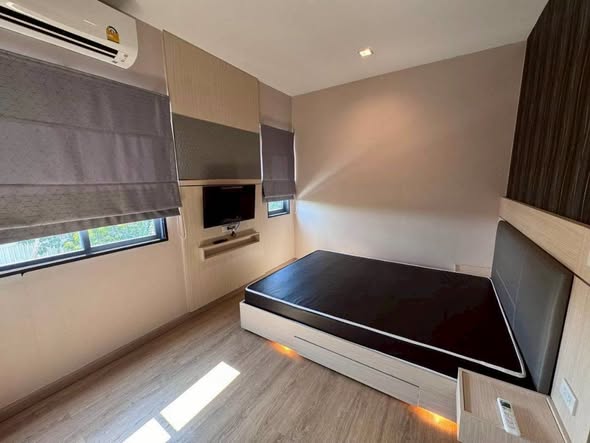 bedroom and room interior of Eigen Premium Townhome