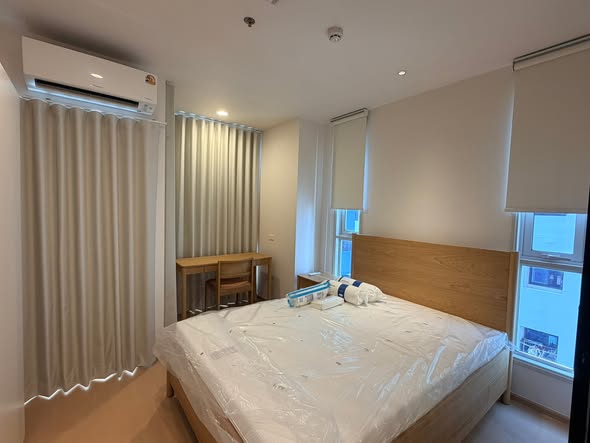 bedroom and room interior of Eight Thong Lo