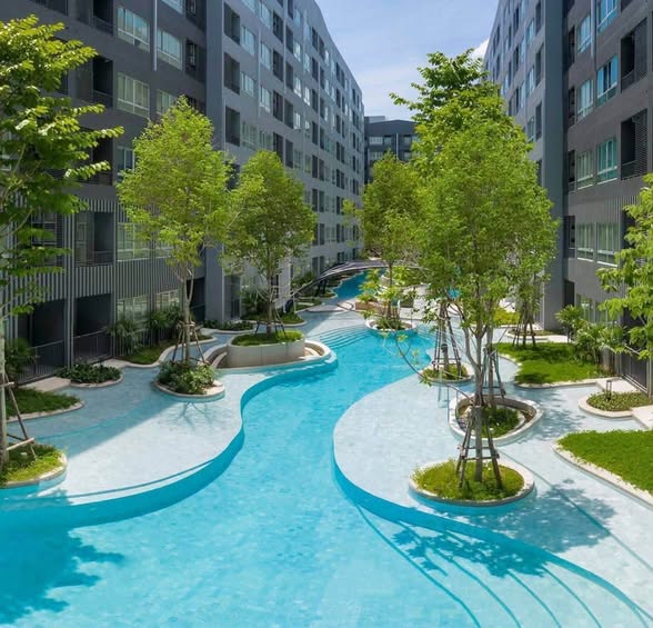 pool of Elio Del Moss Phaholyothin