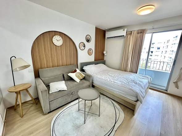 bedroom of Elio Del Ray