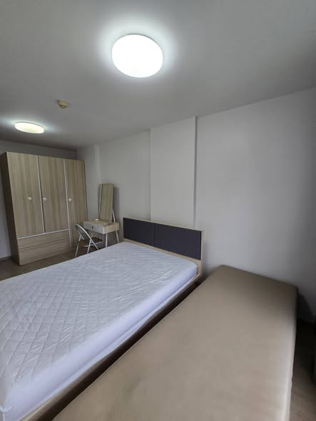 bedroom of Elio Del Ray