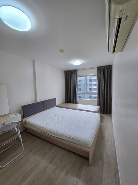 bedroom of Elio Del Ray