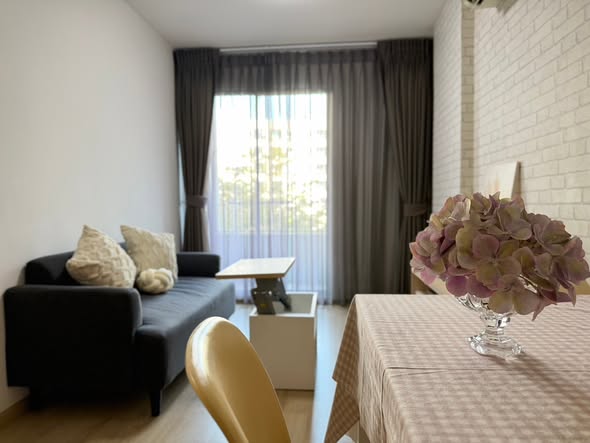 bedroom and living room of Elio Del Ray