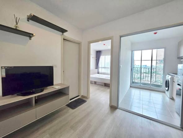 bedroom and room interior of Elio Sathorn-Wutthakat
