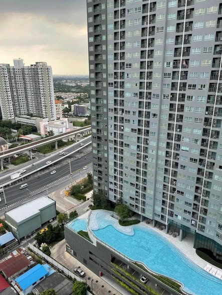 pool of Elio Sathorn-Wutthakat