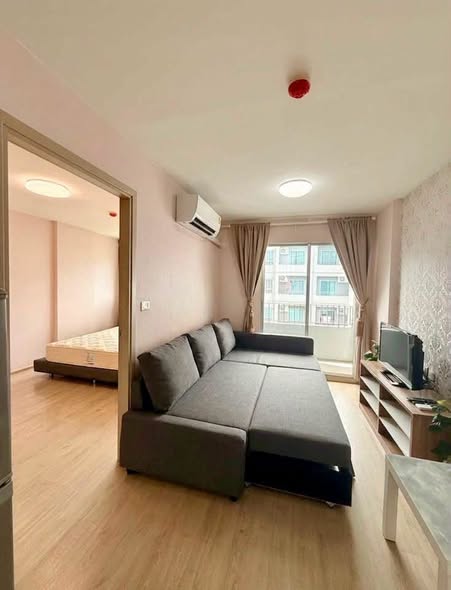 living room and bedroom of Elio Sukhumvit 64