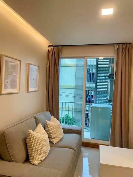 living room and bedroom of Emerald Residence Ratchada Condominium