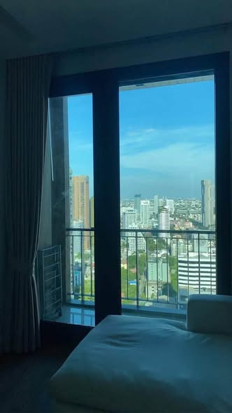 bedroom of Equinox Phahol Vibha