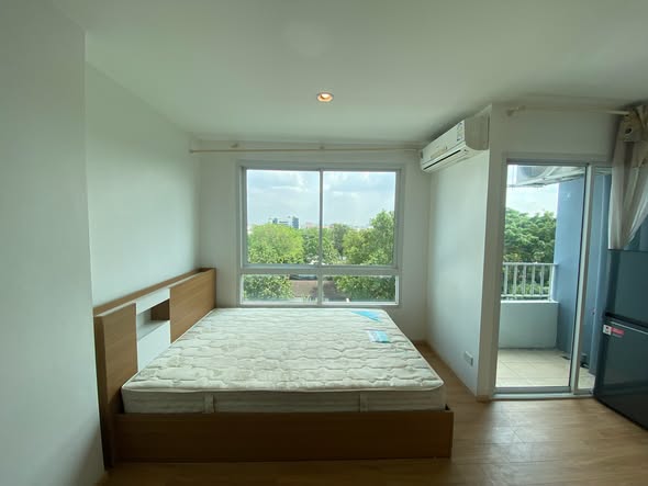 bedroom and room interior of Feel Condo Ratchadapisek 36