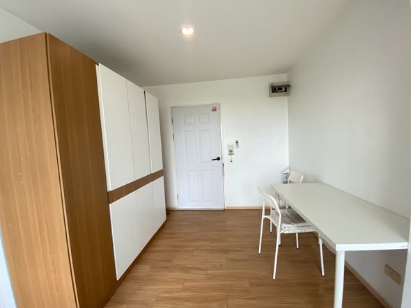 room interior of Feel Condo Ratchadapisek 36