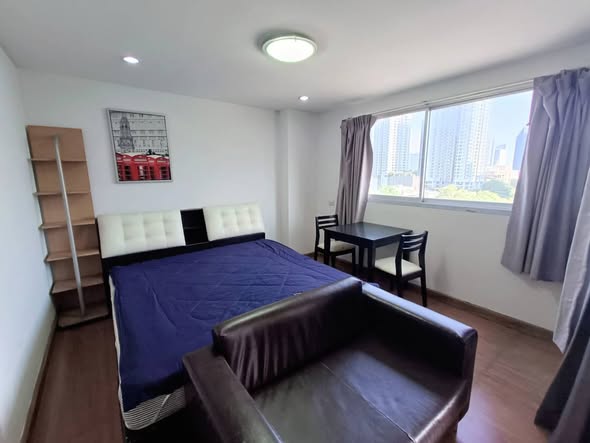 bedroom of First Tower Condominium