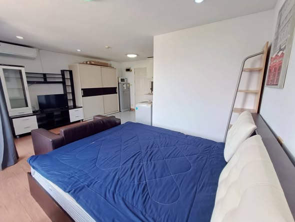 bedroom of First Tower Condominium