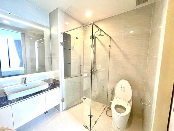 room interior and bathroom of Flash Home แฟลช โฮม สาขาสมุทรปราการ 298