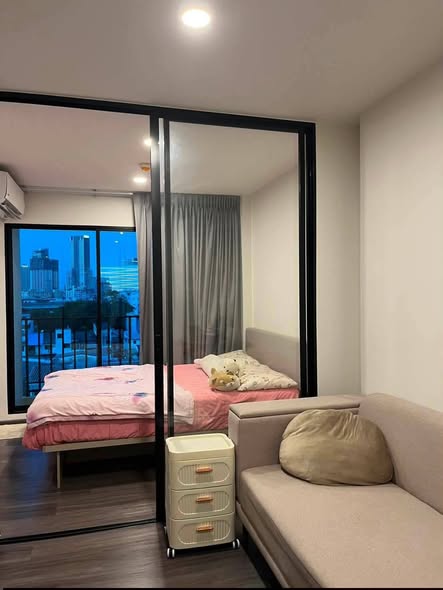 bedroom and room interior of FLEXI Sathon-Charoen Nakhon