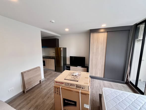 bedroom and room interior of FLEXI Sathon-Charoen Nakhon