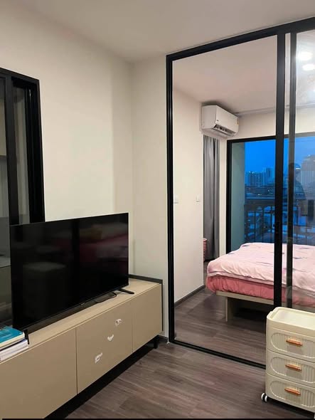 bedroom and room interior of FLEXI Sathon-Charoen Nakhon