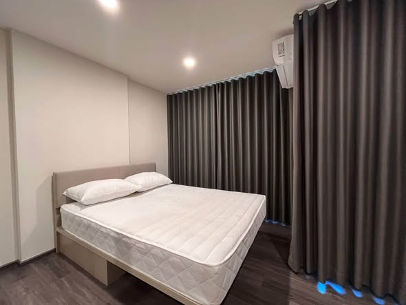 bedroom and room interior of FLEXI Sathon-Charoen Nakhon