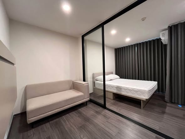 bedroom and room interior of FLEXI Sathon-Charoen Nakhon