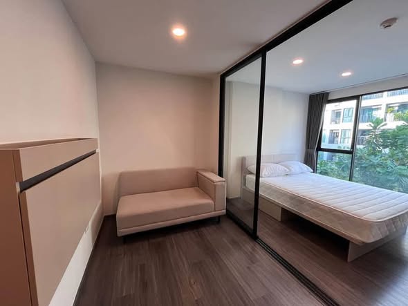 bedroom and room interior of FLEXI Sathon-Charoen Nakhon