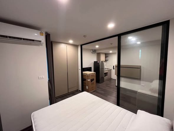 bedroom and room interior of FLEXI Sathon-Charoen Nakhon