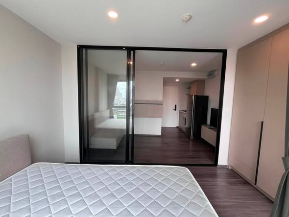 bedroom and room interior of FLEXI Sathon-Charoen Nakhon
