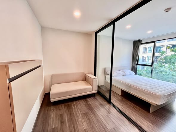 bedroom and room interior of FLEXI Sathon-Charoen Nakhon