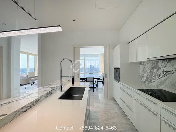 kitchen of Four Seasons Private Residences