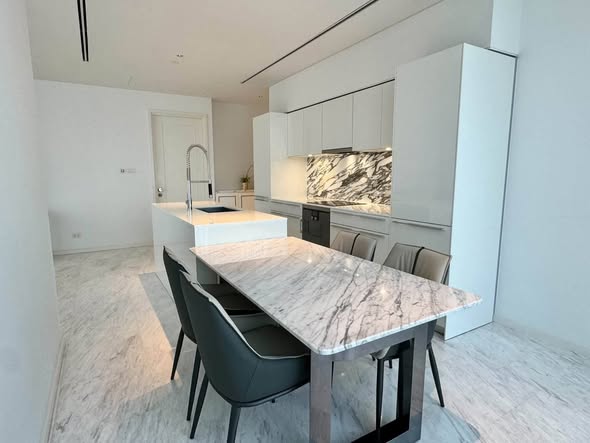 kitchen of Four Seasons Private Residences