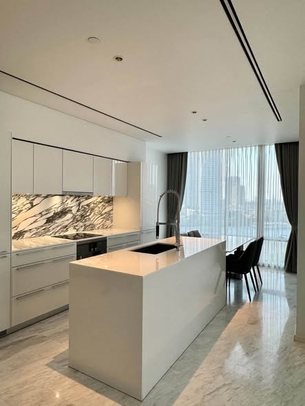 kitchen of Four Seasons Private Residences