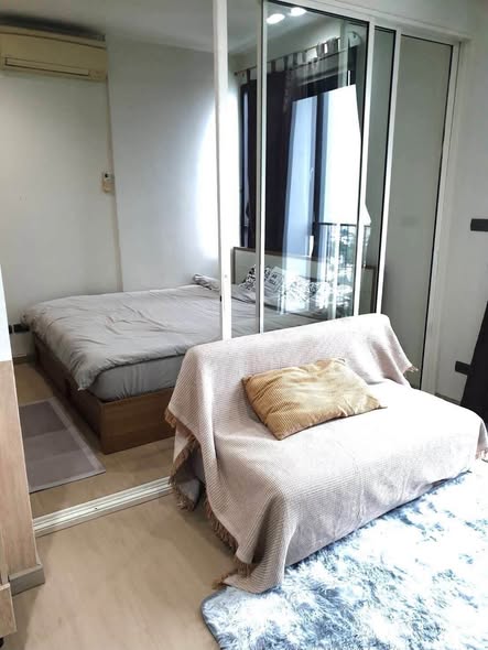 bedroom and room interior of Fuse Sathon-Taksin